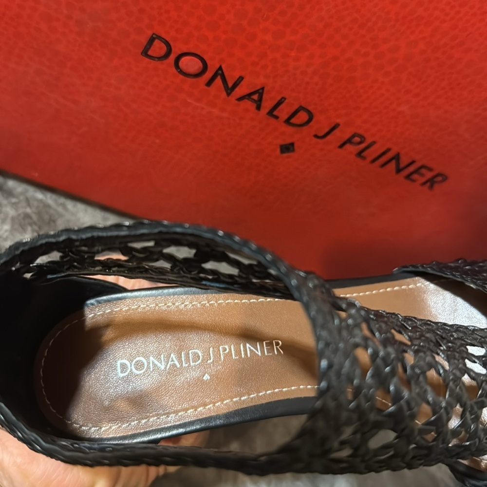 Donald J. Pliner Verona black leather sandals 6.5 - Picture 6 of 7